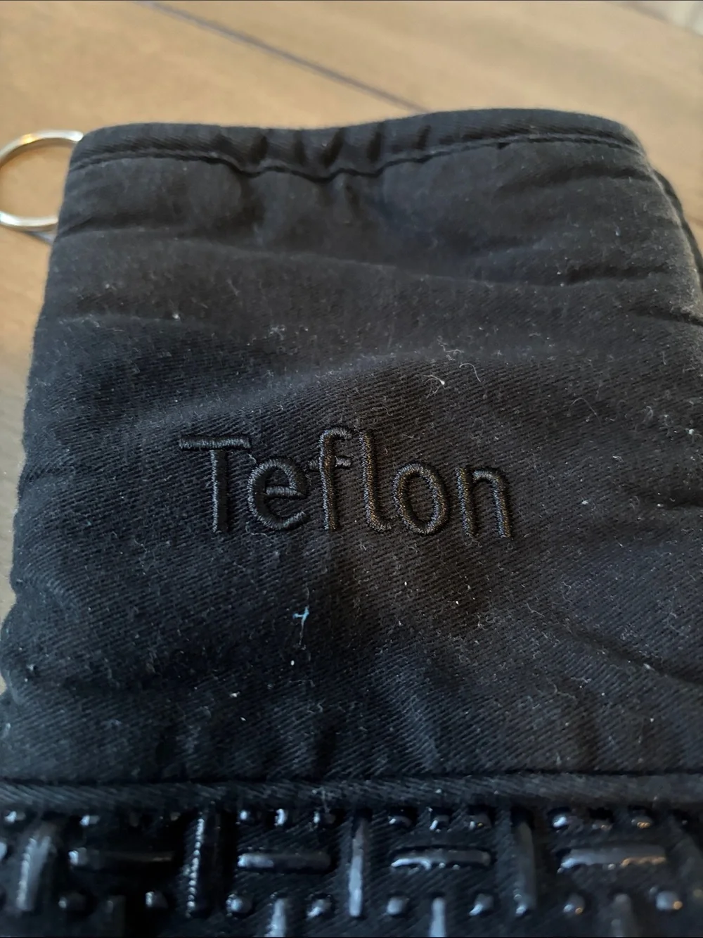 Teflon Black Heat-Resistant Oven Mitts